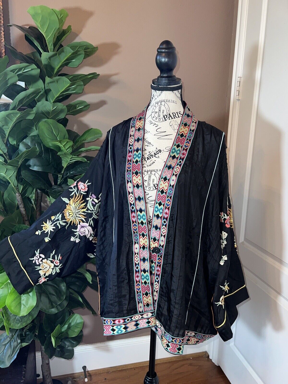 Johnny Was 100% Silk Black Kimono XXL 2X 2XL Floral Embroidered Jacket