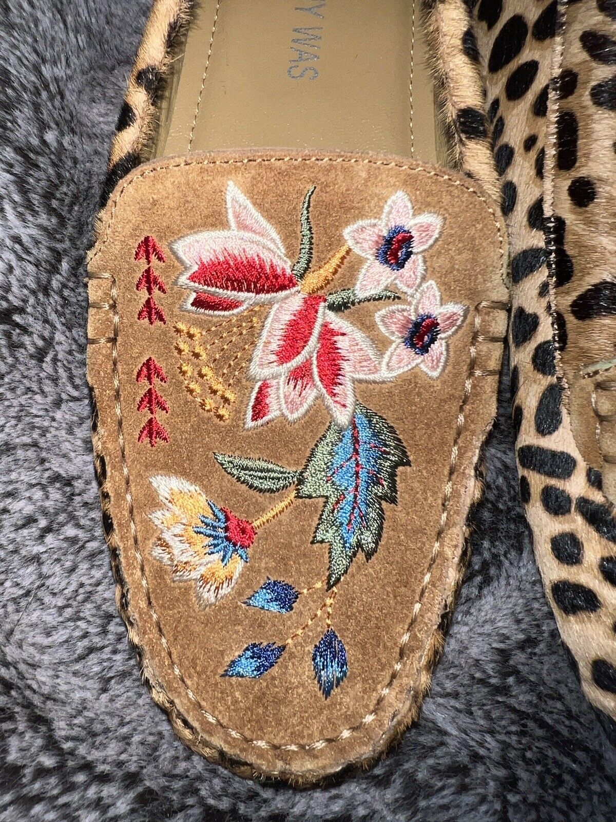 Johnny Was Leopard Print Calf Hair Embroidered Moccasins   Sz 6