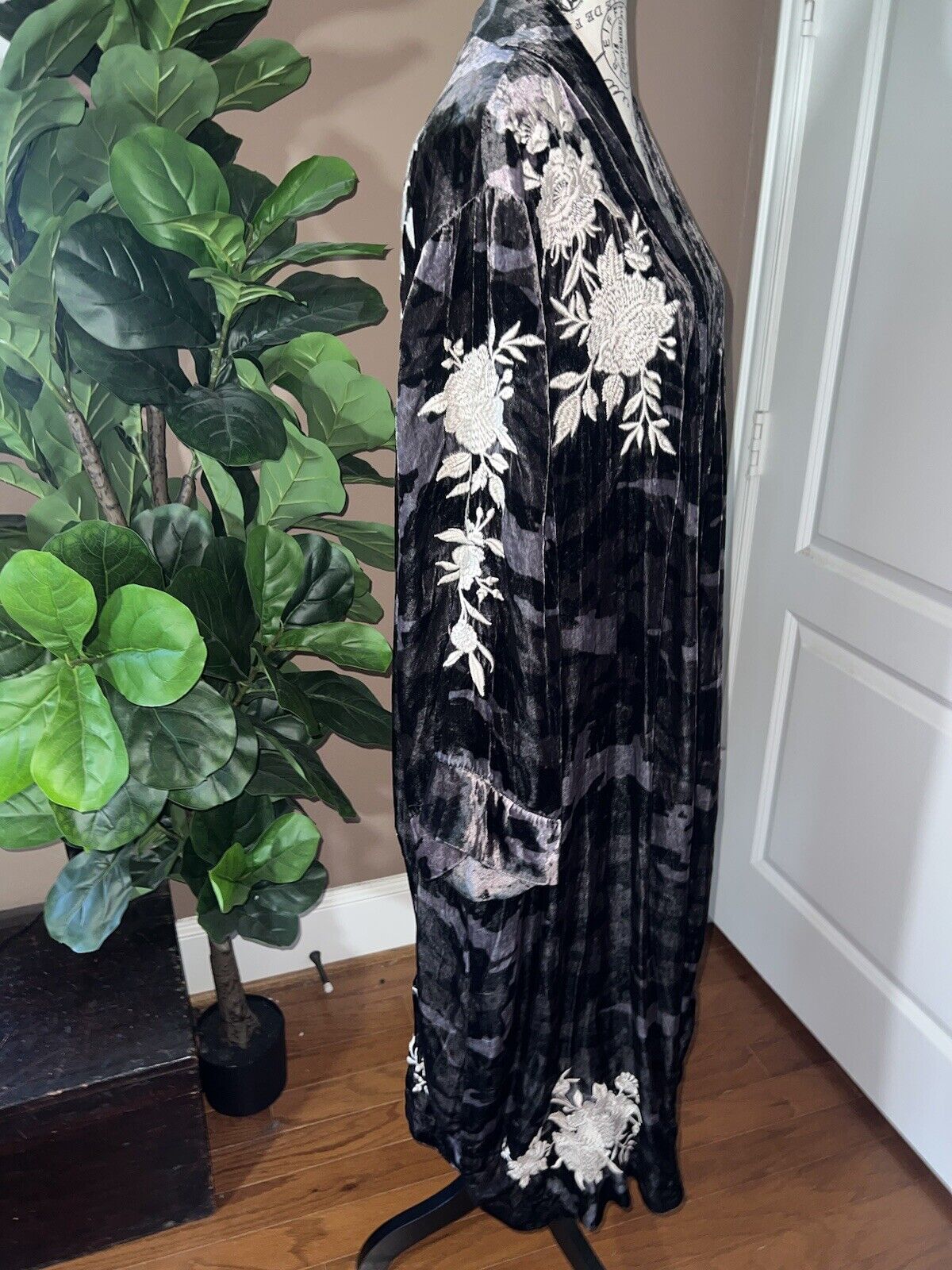 Johnny Was Velvet Long Kimono XL 1X 1XL Duster Wrap Black & Grey Camo