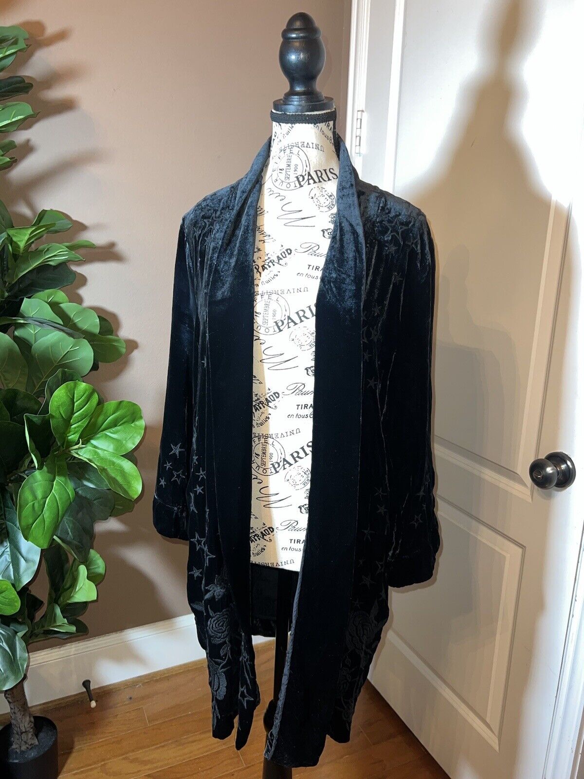 Johnny Was Velvet Kimono Celestial Wrap Jacket Sz M Black Tonal Embroidery