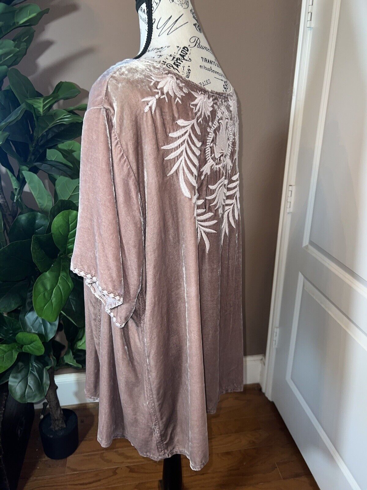 Johnny Was Dusty Rose Pink Velvet Embroidered Tunic Top Flutter Sleeve 1XL 1X XL