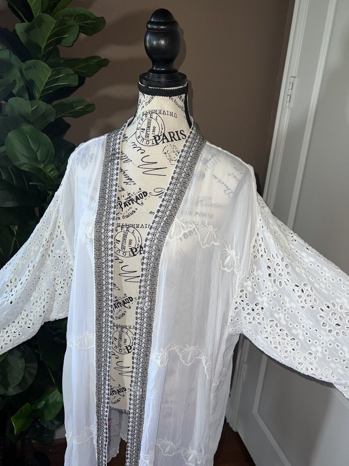 Johnny Was White Silky Long Kimono Duster Wrap Floral Embroidery XXL 2XL 2X