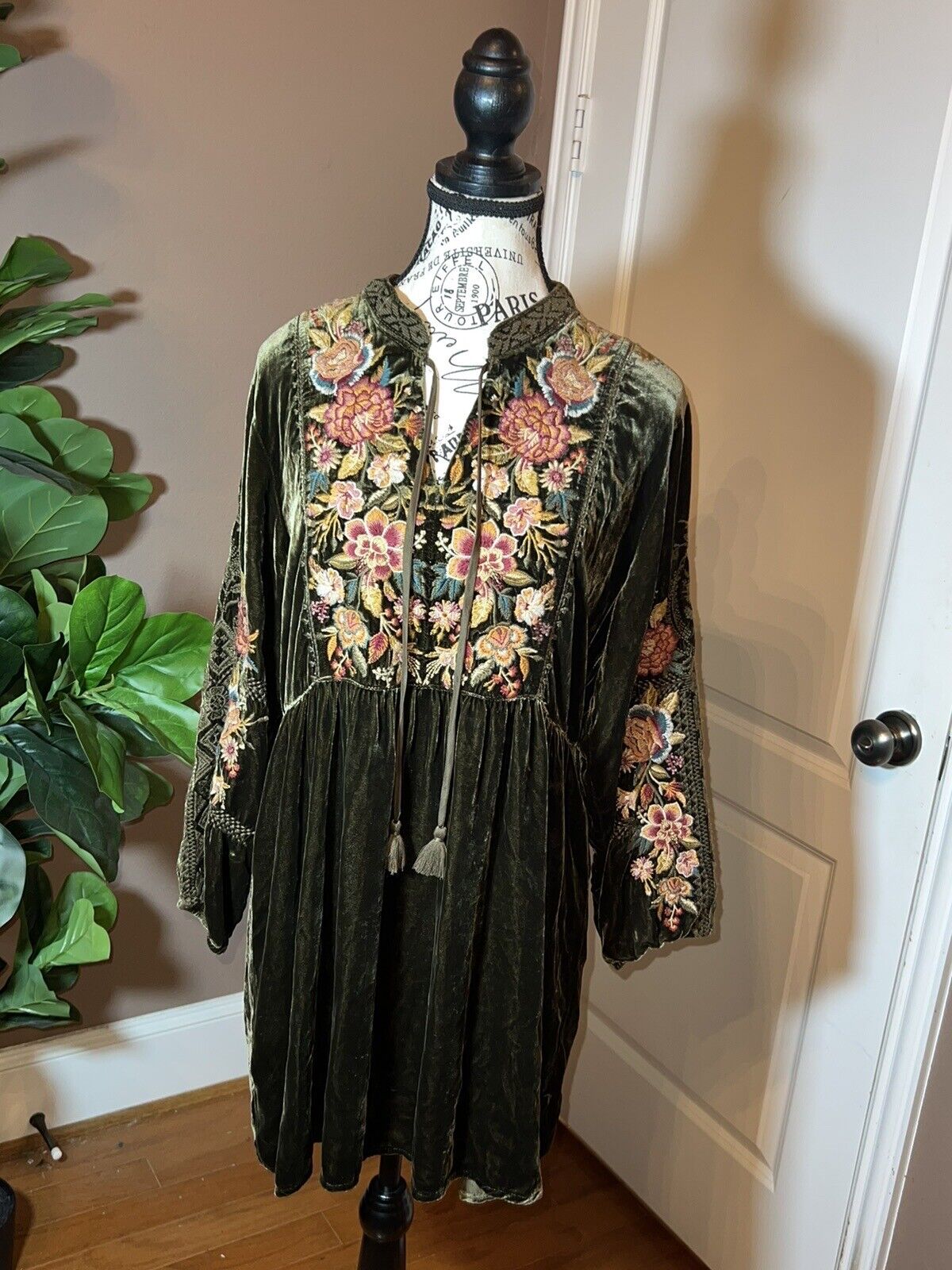 Johnny Was L Olive Green Velvet Heavily Embroidered Peasant Top Mini Dress