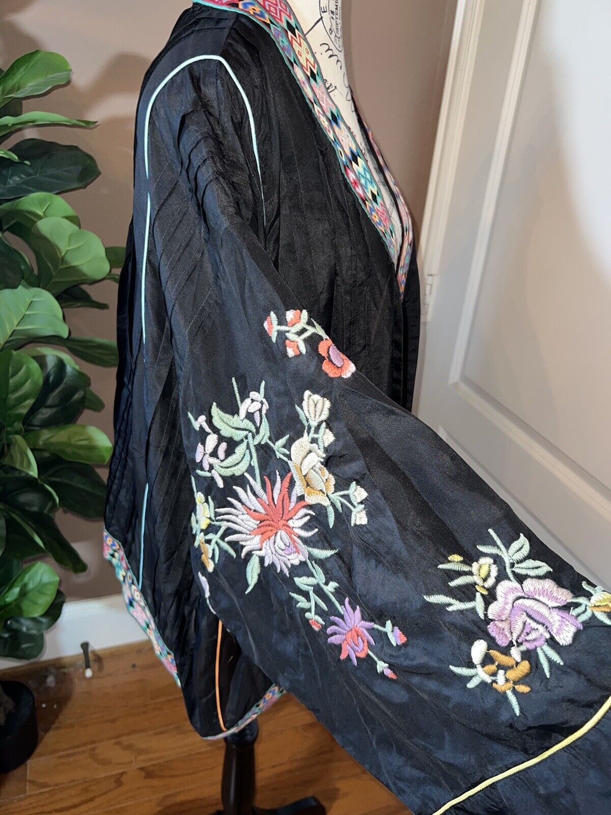 Johnny Was 100% Silk Black Kimono XXL 2X 2XL Floral Embroidered Jacket