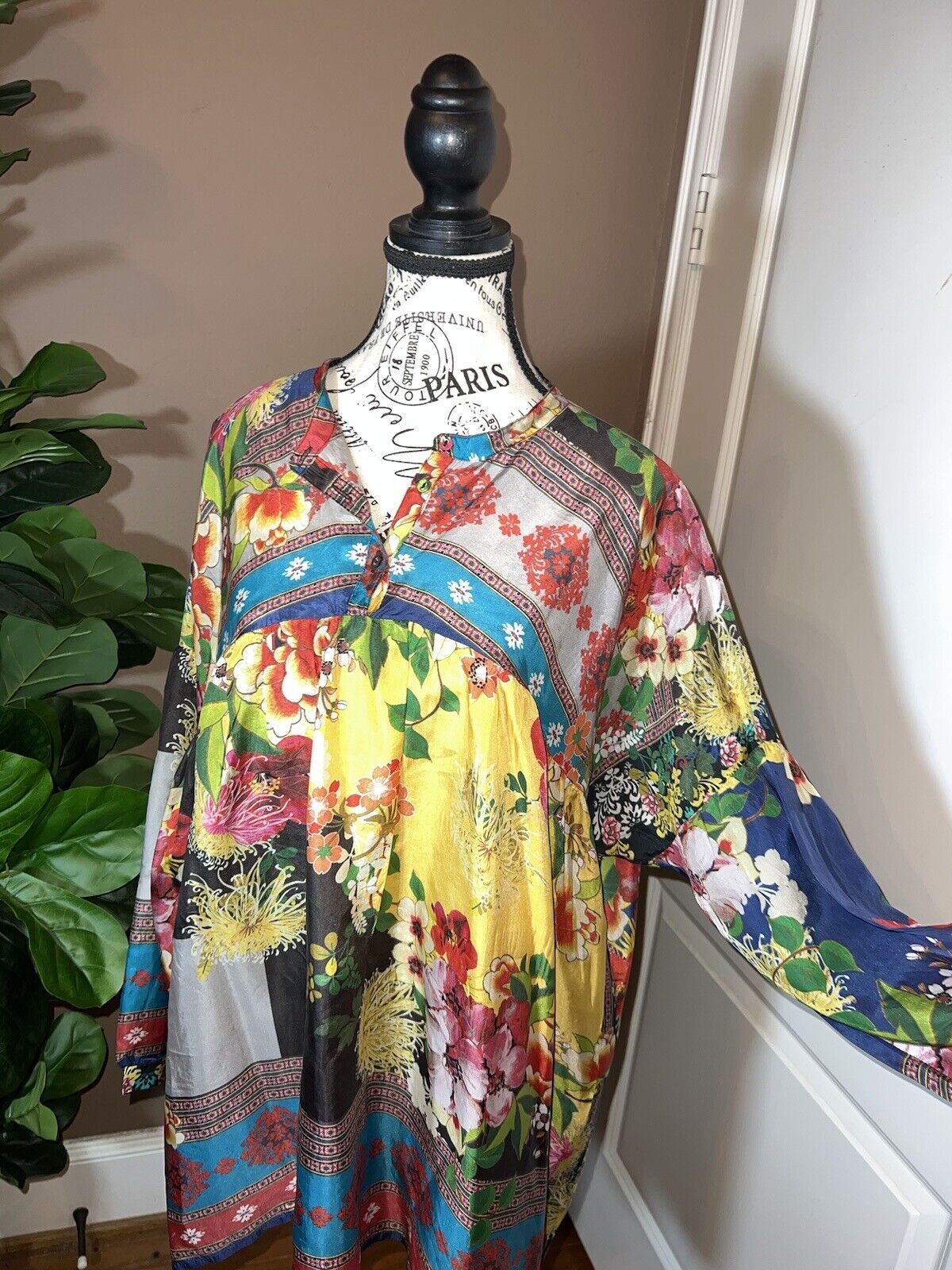 Johnny Was XL 1XL 1X 100% Silk Long Sleeve Tunic Top Kimono Vibrant Floral Color