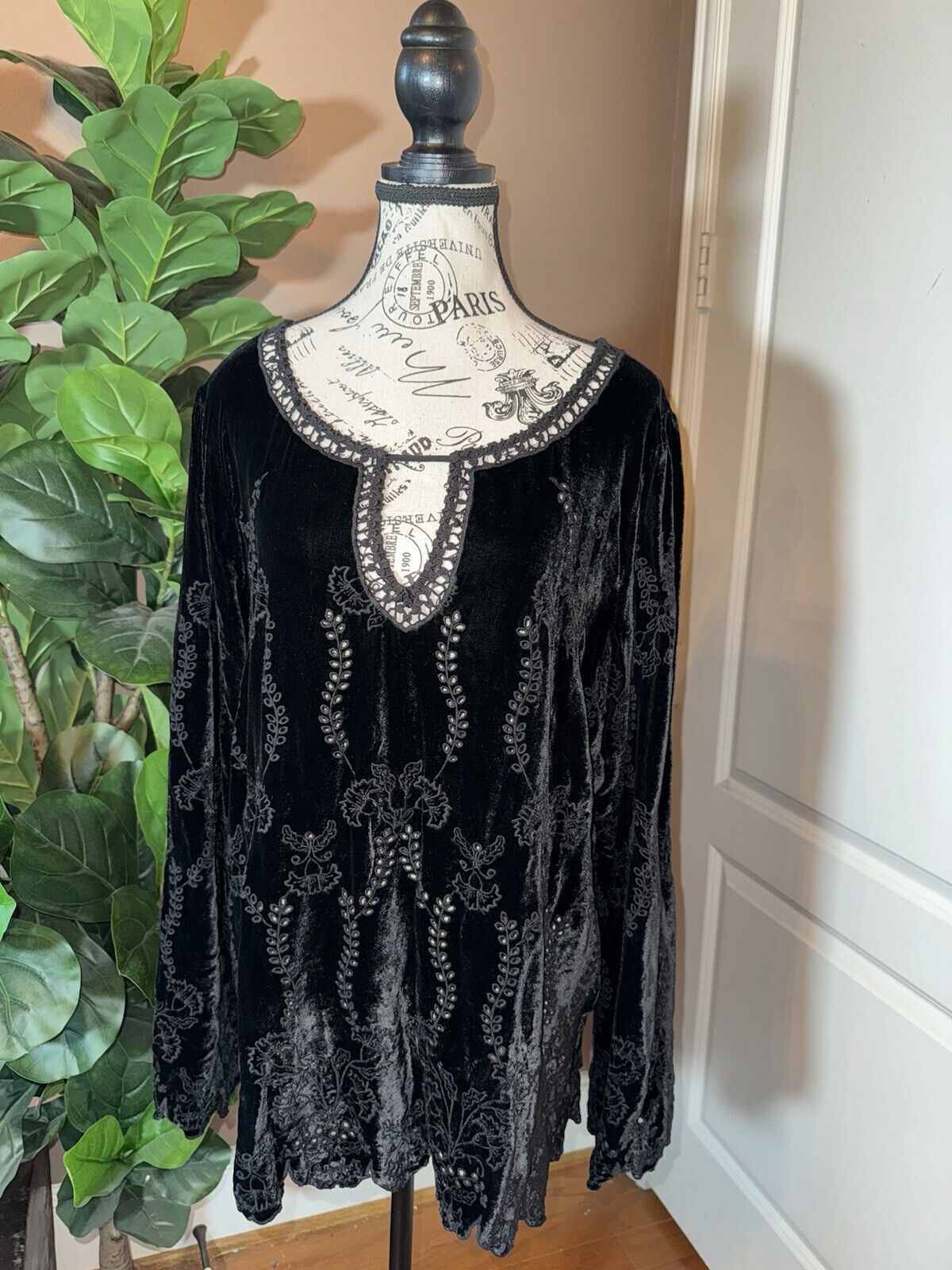 Johnny Was XL Black Velvet Embroidered Tunic Top Peasant Blouse Eyelet Lace