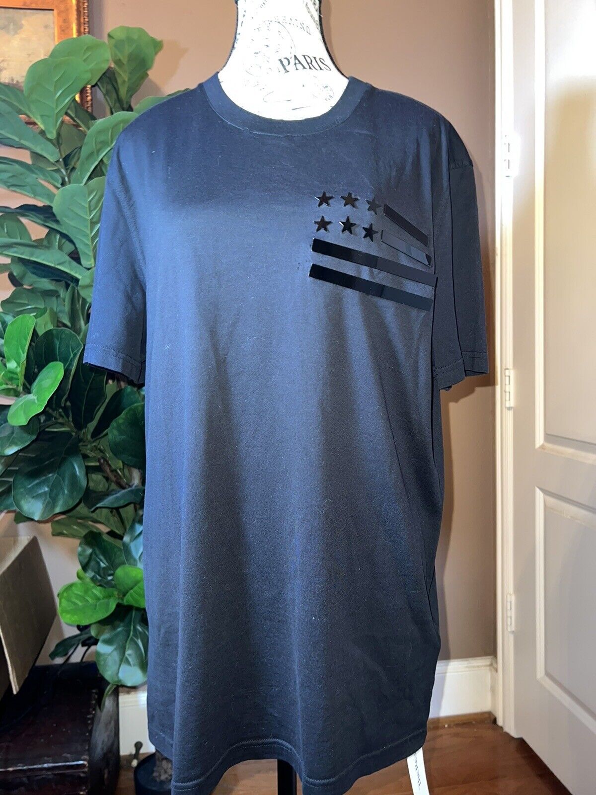 Givenchy Sz L Large Black Tee Metal Flag Embellishment AUTHENTICATION byRealReal