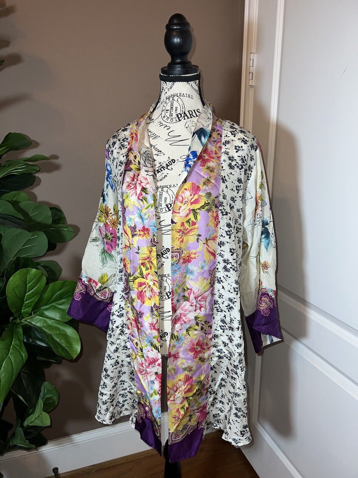 Johnny Was 100% Silk Kimono Wrap Lavender & Purple Trim M Medium Floral SPRING