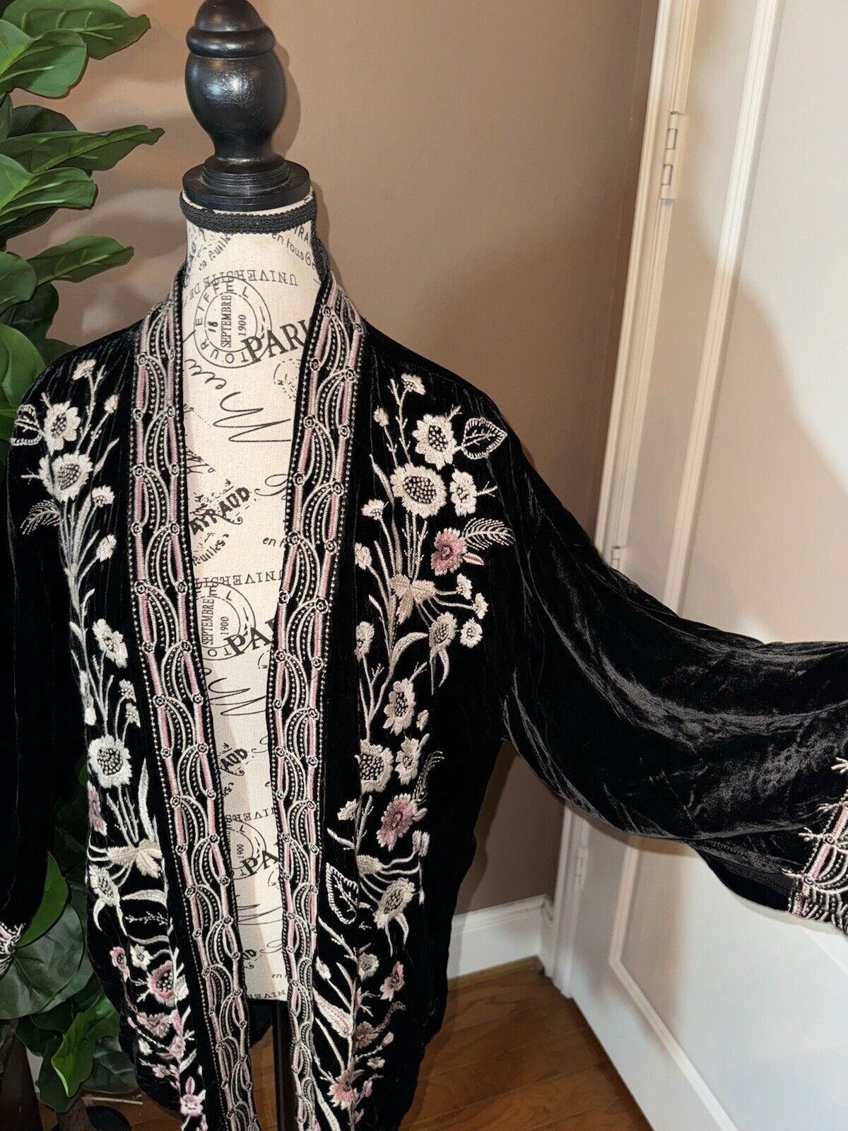 Johnny Was Black Velvet Long Kimono Duster Wrap M Medium Embroidered