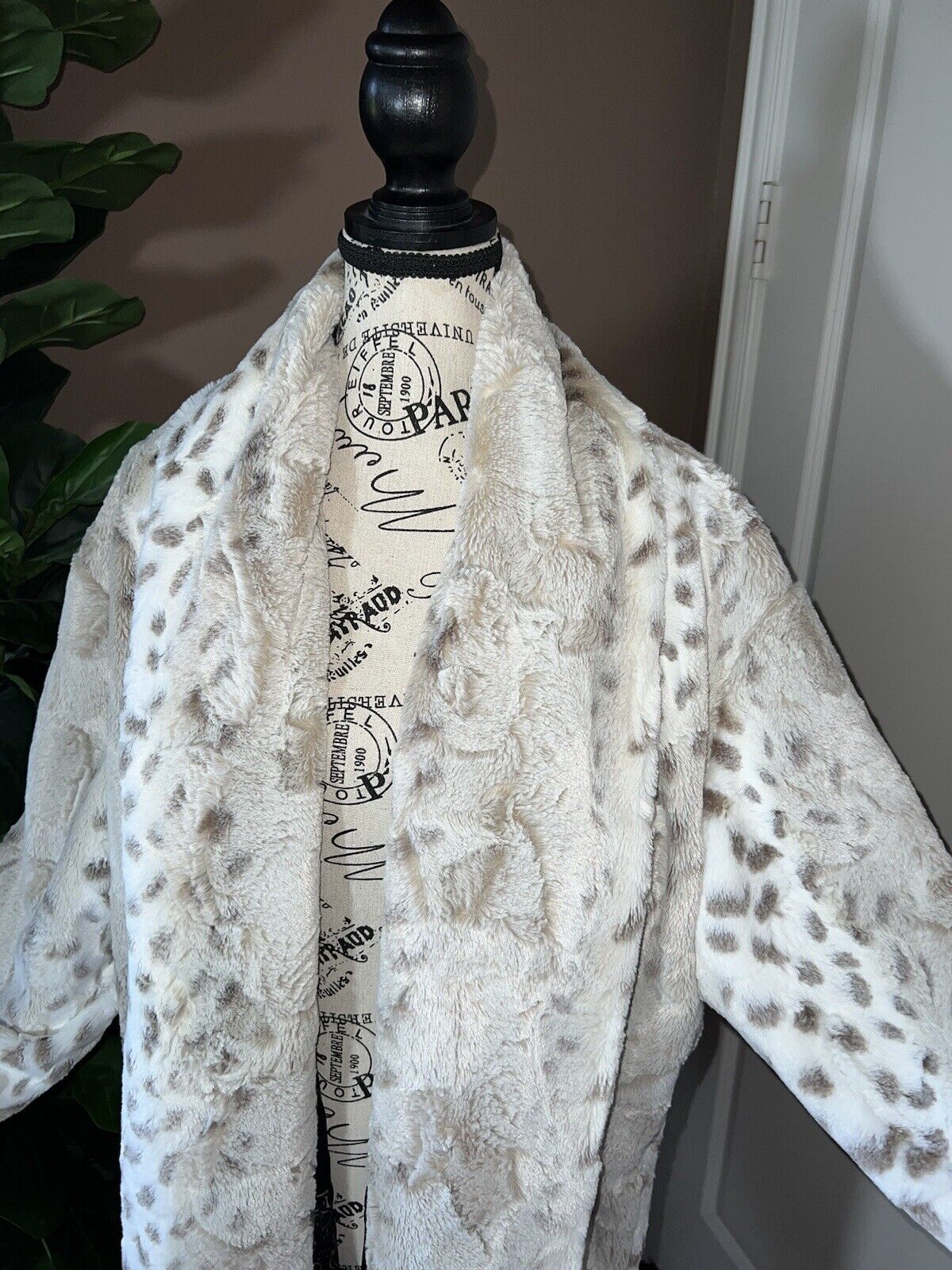 Johnny Was Snow Lynx Faux Fur Coat Jacket Wrap Sz XL 1X  100% Silk Lining