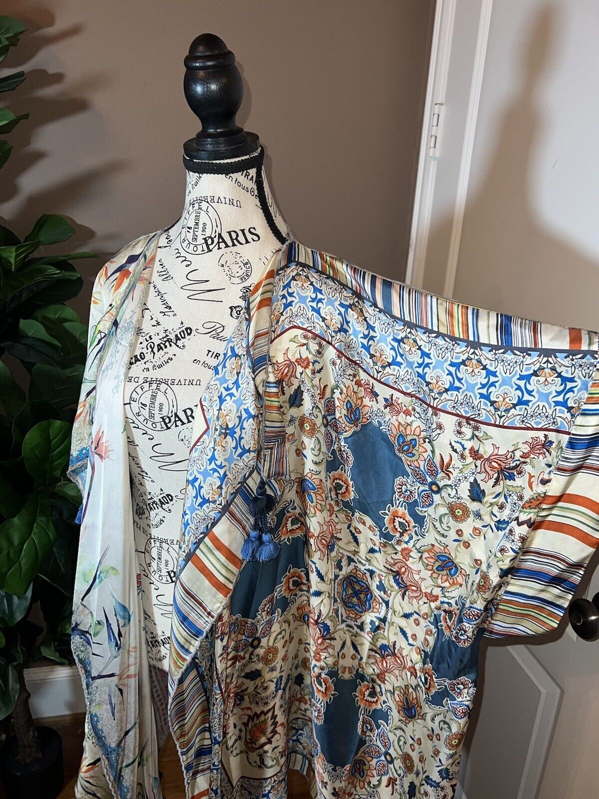 Johnny Was O/S 100% Silk Kimono Wrap Poncho Top STUNNING BACK Tassels