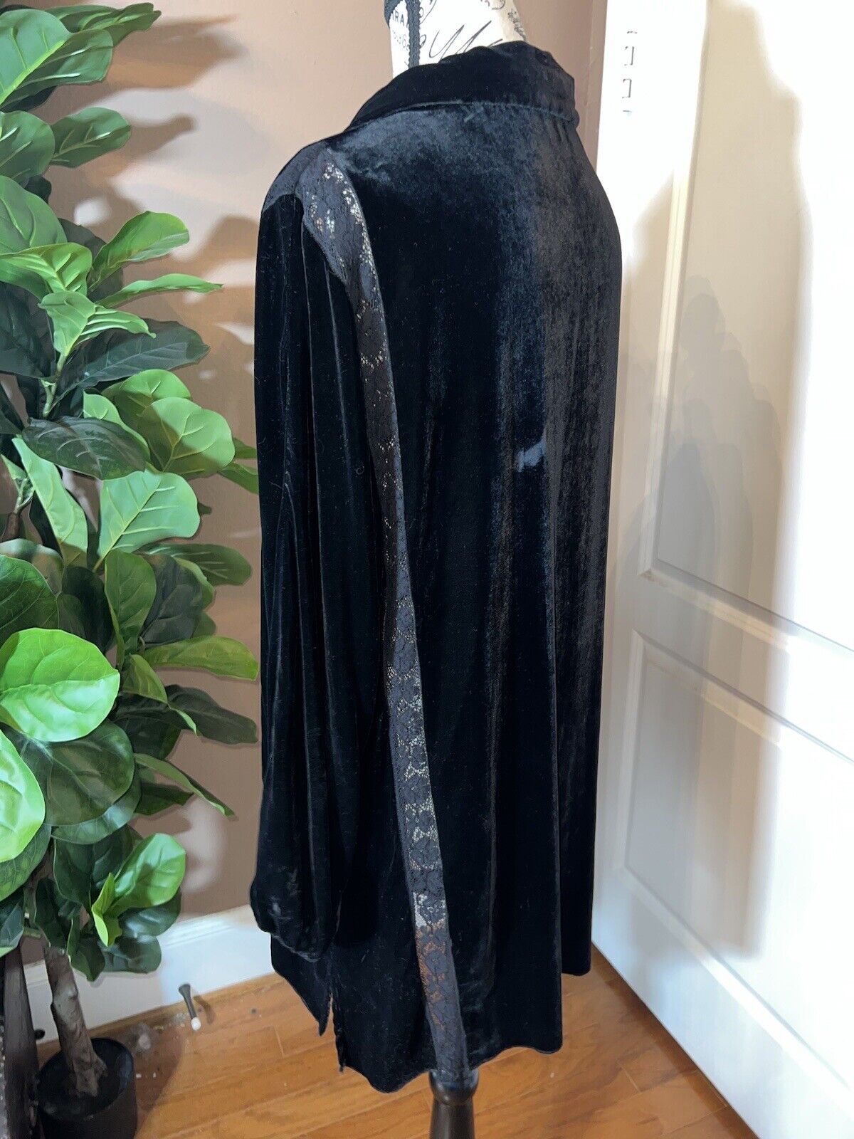 Johnny Was Black Velvet With Inset Lace Tunic Top Long Sleeve Button Sz L Large