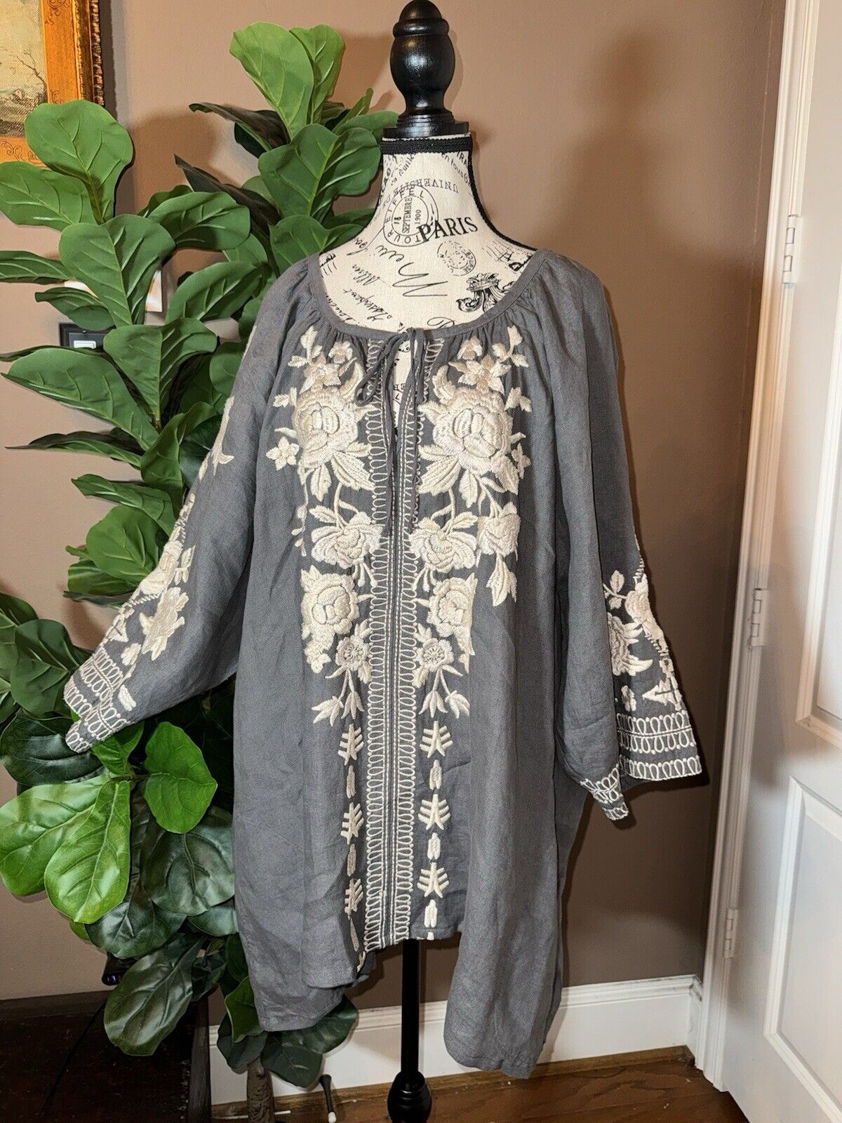 Johnny Was XL Grey Linen Shift Mini Dress Tunic Top Embroidered Cream Flower