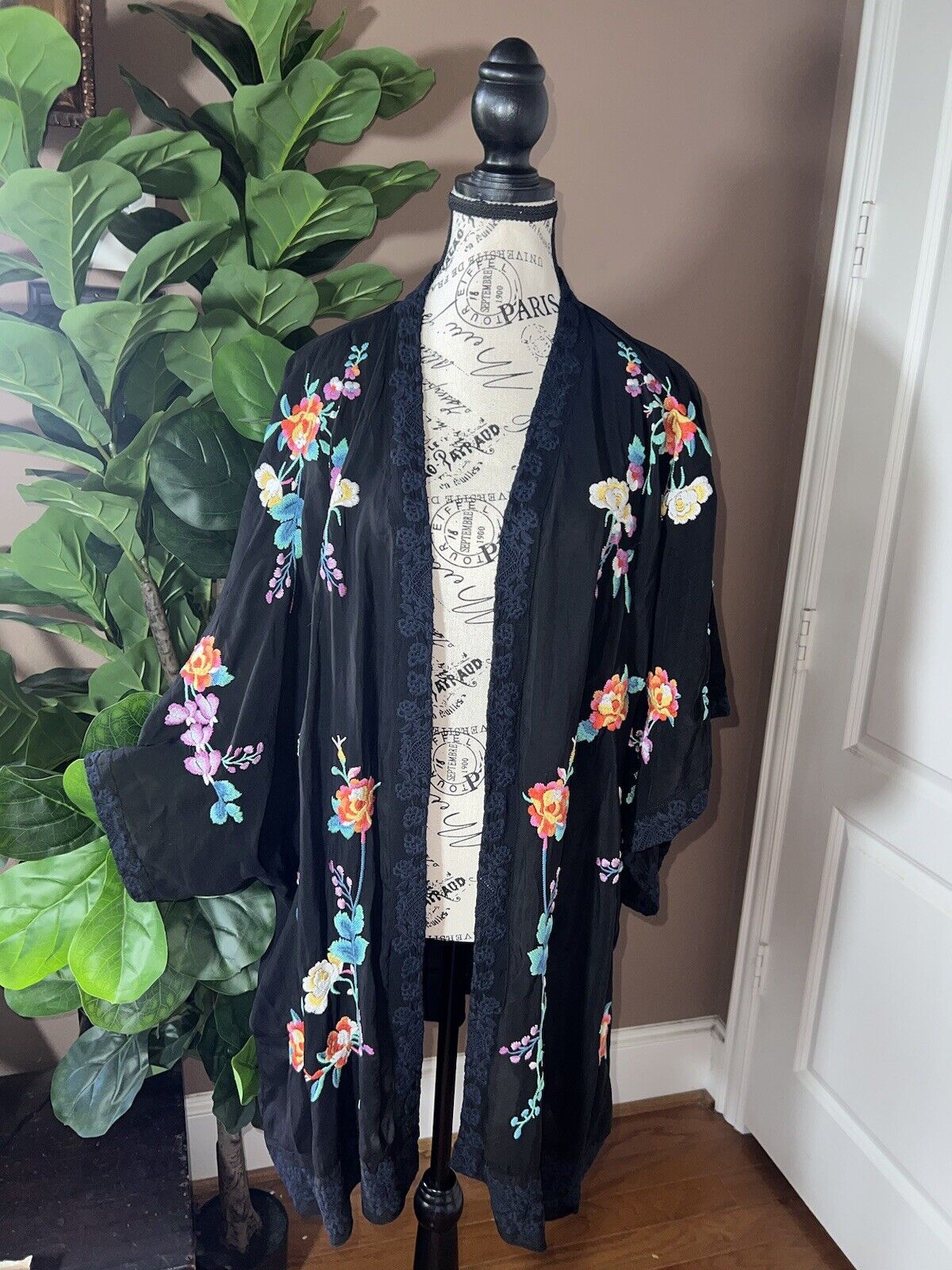 Johnny Was Silky Kimono W/ Embroidery & Flowers Sz XL 1X 1XL  Pockets