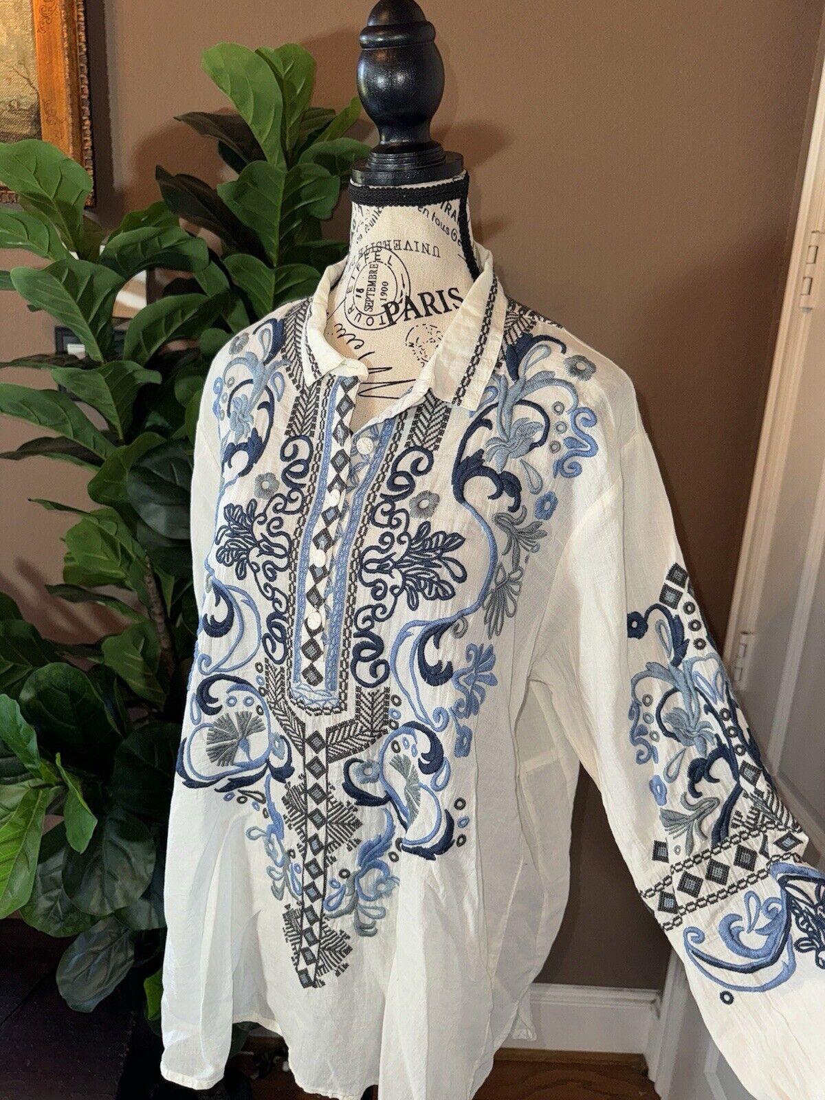 Johnny Was XL Blue & White Embroidered Floral Button Up Blouse Top Long Sleeve