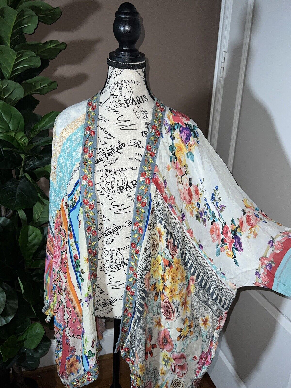 Johnny Was Sz 2X XXL Silky Kimono W/ Embroidery & Flowers Pockets