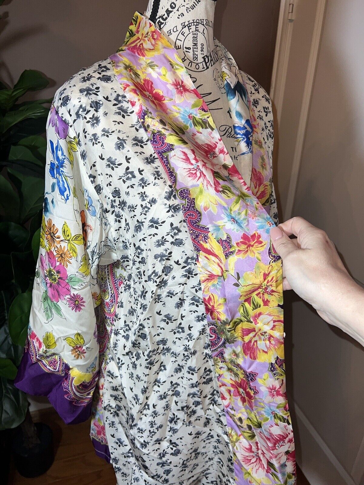 Johnny Was 100% Silk Kimono Wrap Lavender & Purple Trim M Medium Floral SPRING