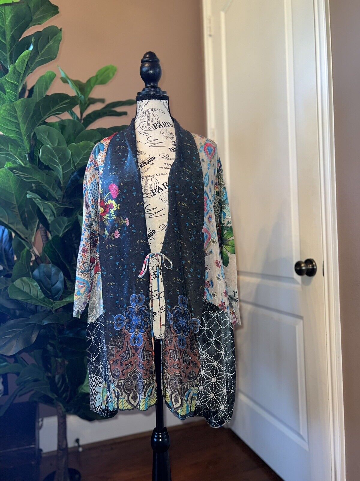 Johnny Was S Small OVERSIZED Silky Kimono Top Great Condition & Back Is STUNNING