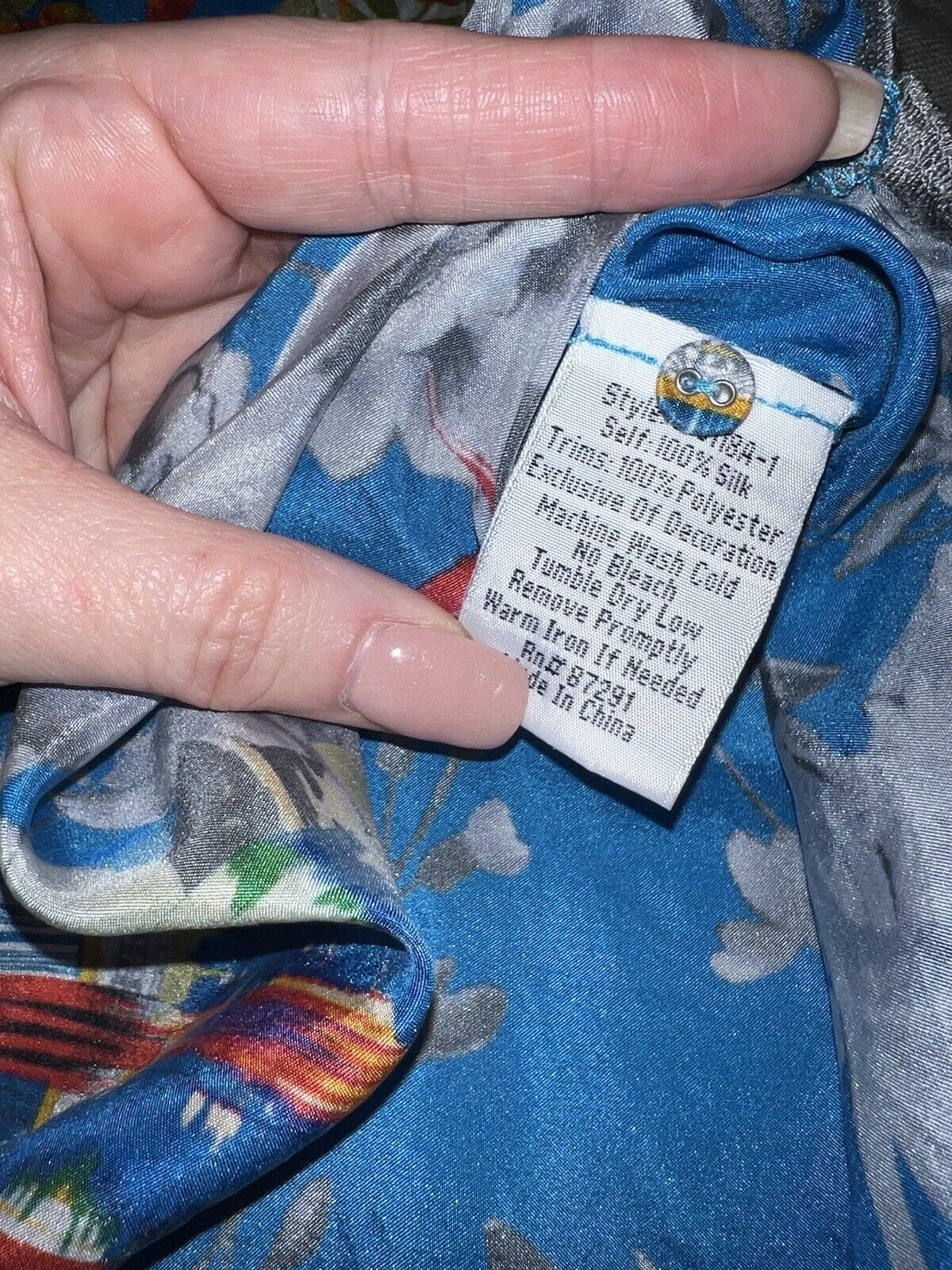 6402551