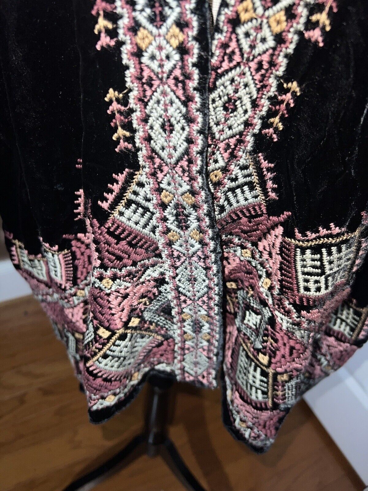 Johnny Was Black Velvet Sz XL ( 1XL  1XL ) Kimono Wrap Heavy Embroidery