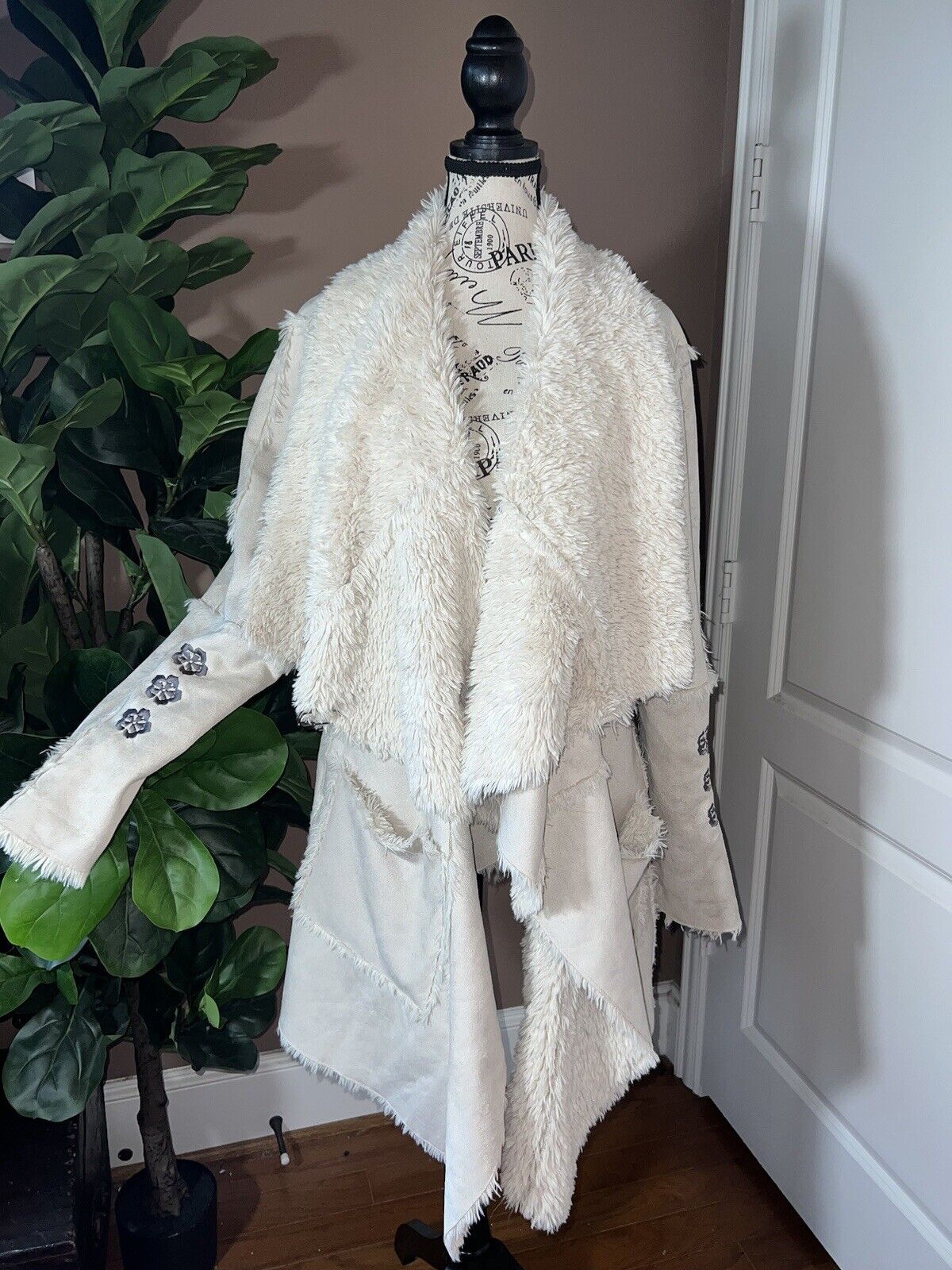 Johnny Was Ivory Shearling & Suede Coat Sz M Warm Sherpa Drape Front Jacket Biya