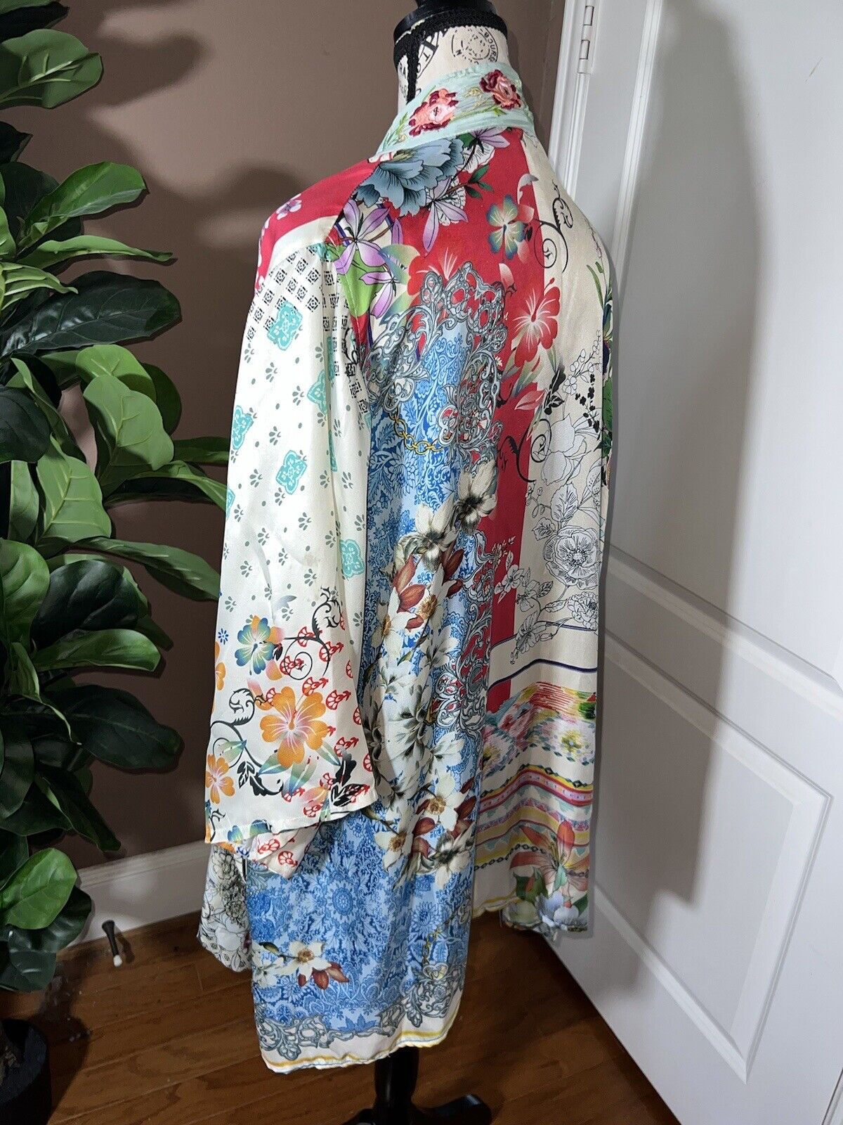 Johnny Was 100% Silk Kimono Sz L Large Gorgeous Embroidered Trim