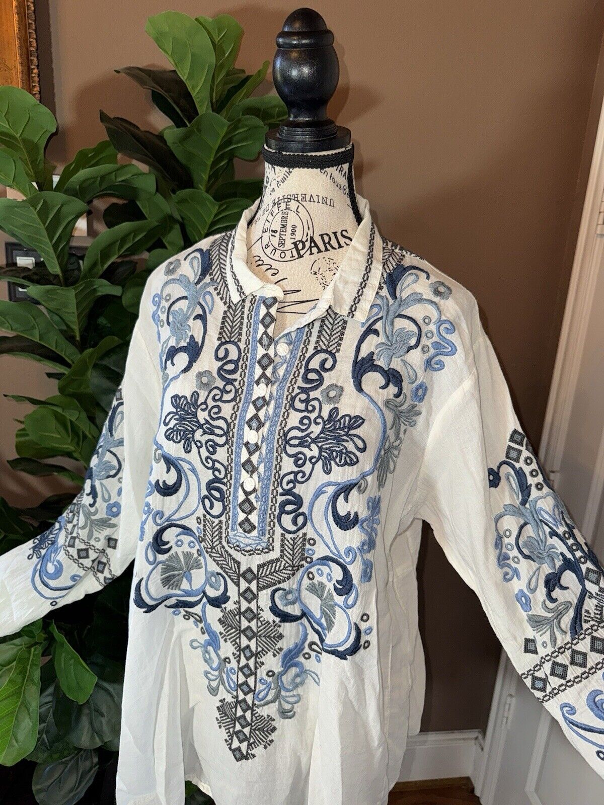 Johnny Was XL Blue & White Embroidered Floral Button Up Blouse Top Long Sleeve