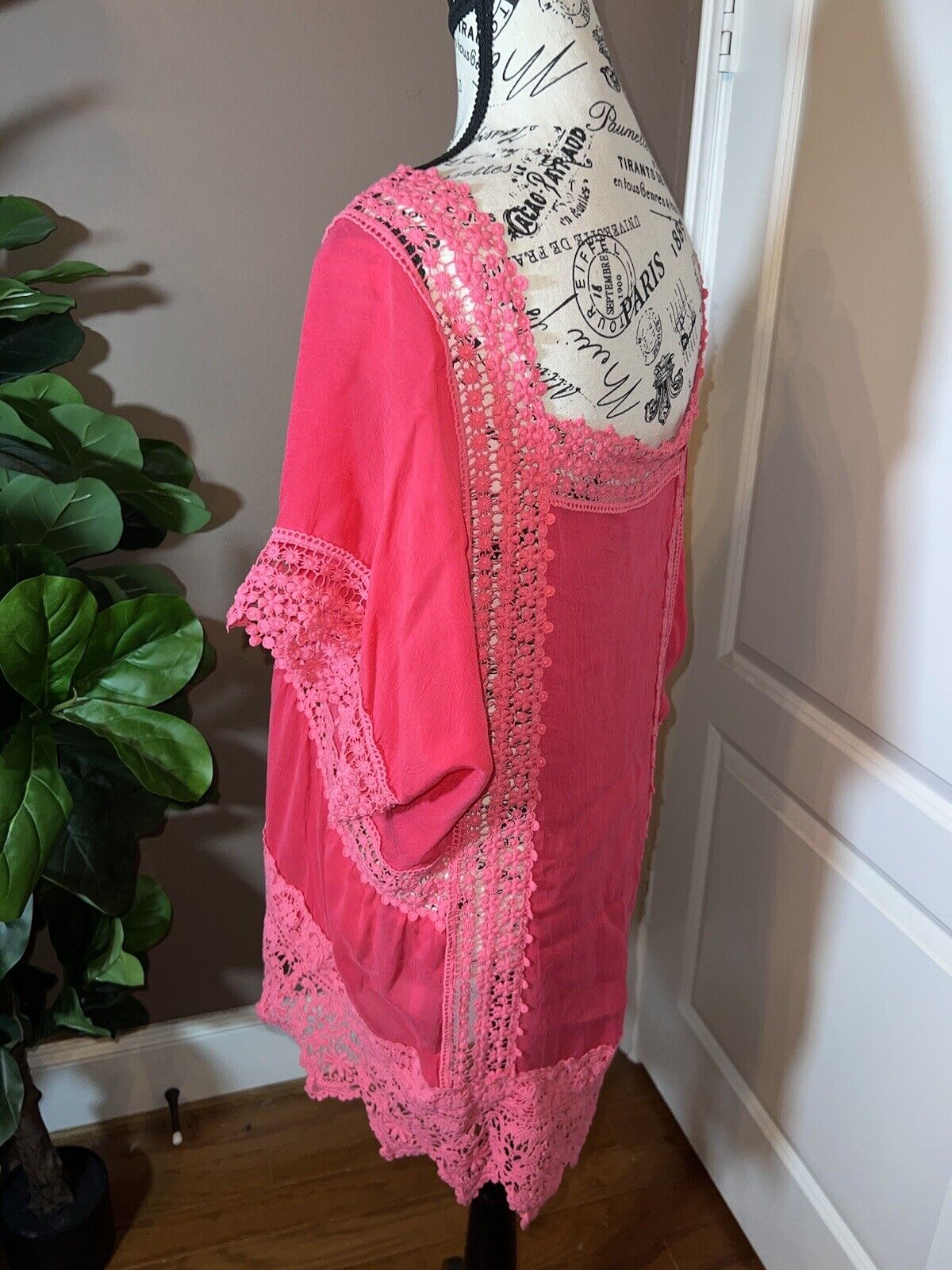 Johnny Was Barbie Pink Silky Embroidery & Eyelet Tonal Tunic Kimono Sz 1X 1XL XL