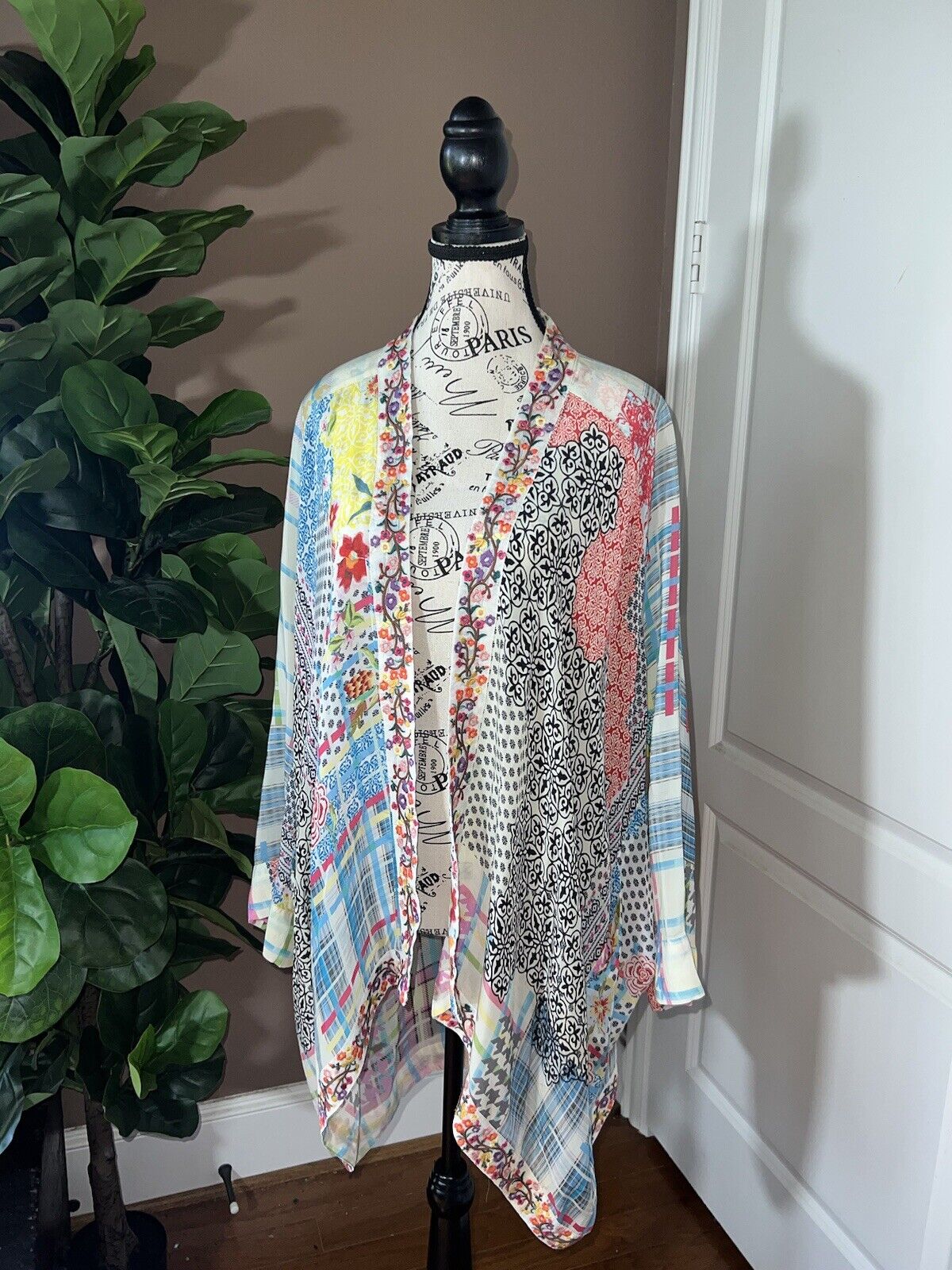 Johnny Was Sz M Silky Floral Kimono Wrap Cardigan PTP 32” Embroidered