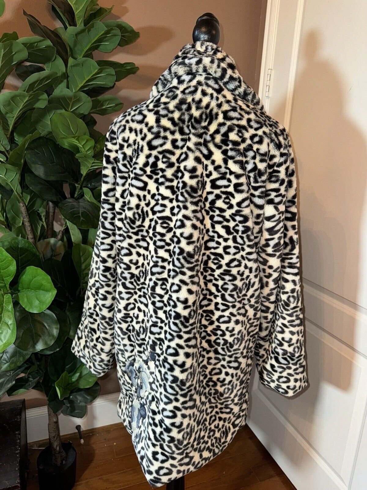 Johnny Was S Soft Blue & White Leopard Faux Fur Coat Jacket Wrap Silk Lining