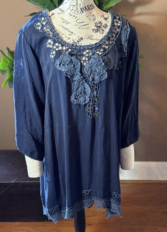 Johnny Was XL 1X Tunic Top Navy Blue Shirt Peasant Blouse Tonal Embroidery Lace