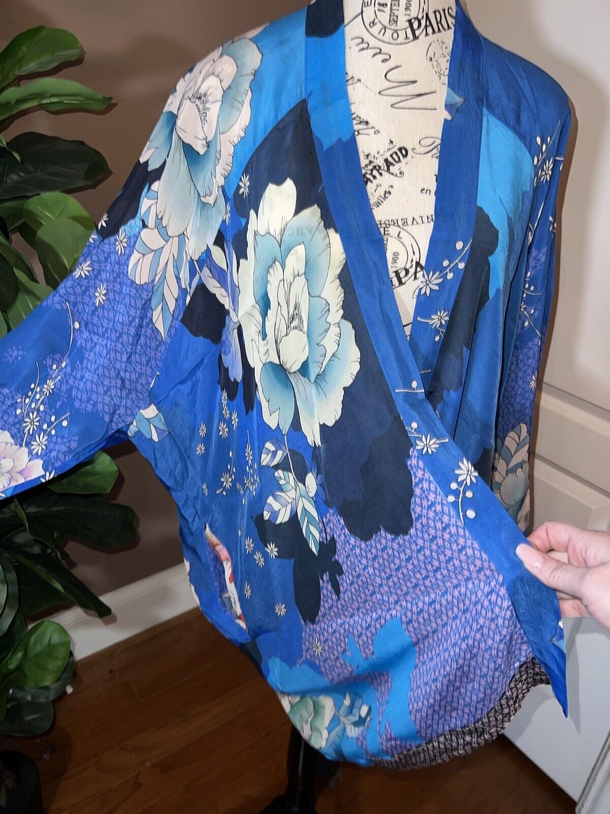 Johnny Was Silky Blue Floral Kimono Wrap Cardigan XL 1X 1XL Embroidered