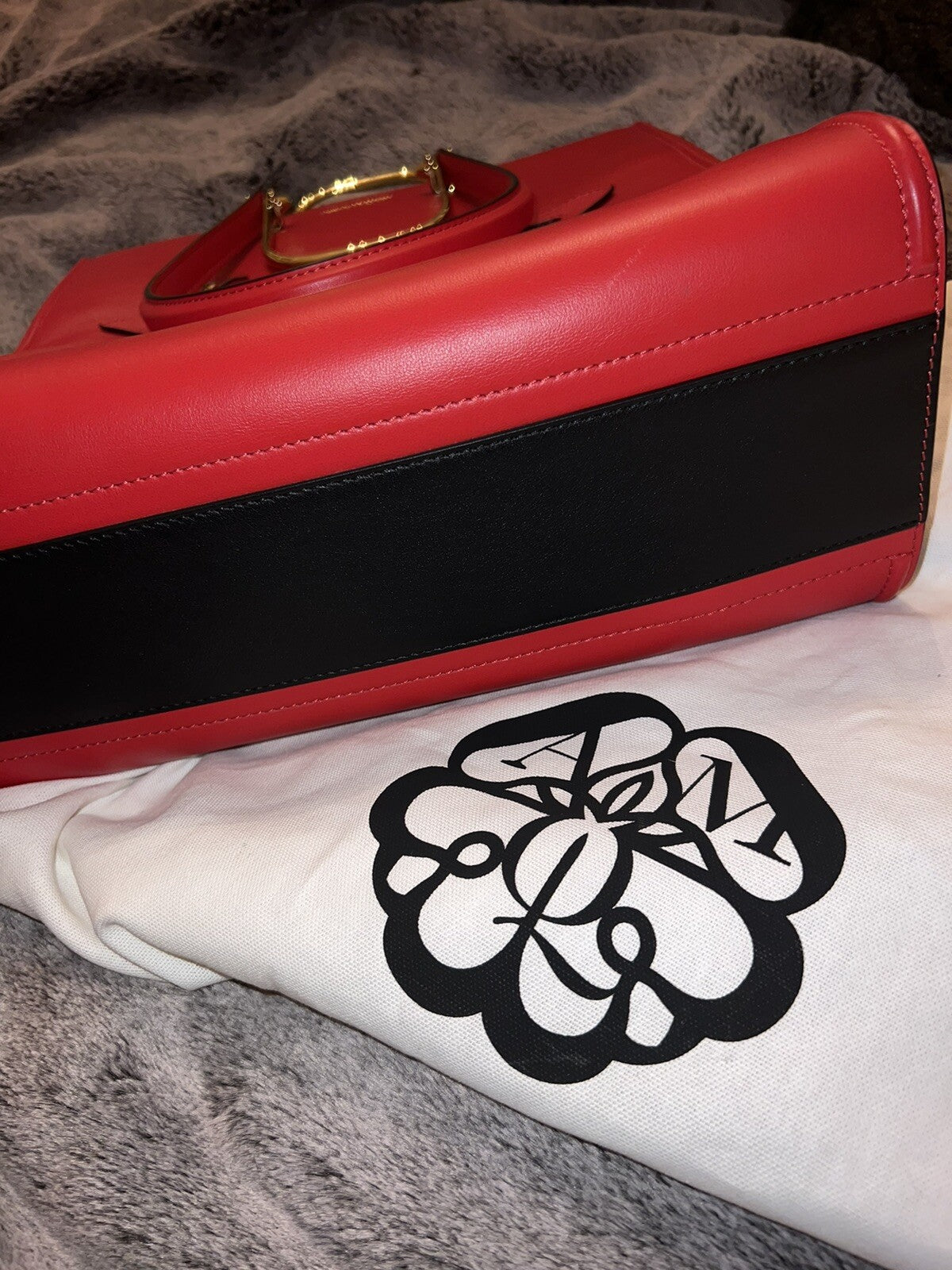 Alexander McQueen Red Leather Tall Story Bag/Tote Authenticated Retail $2590 WOW Alexander McQueen