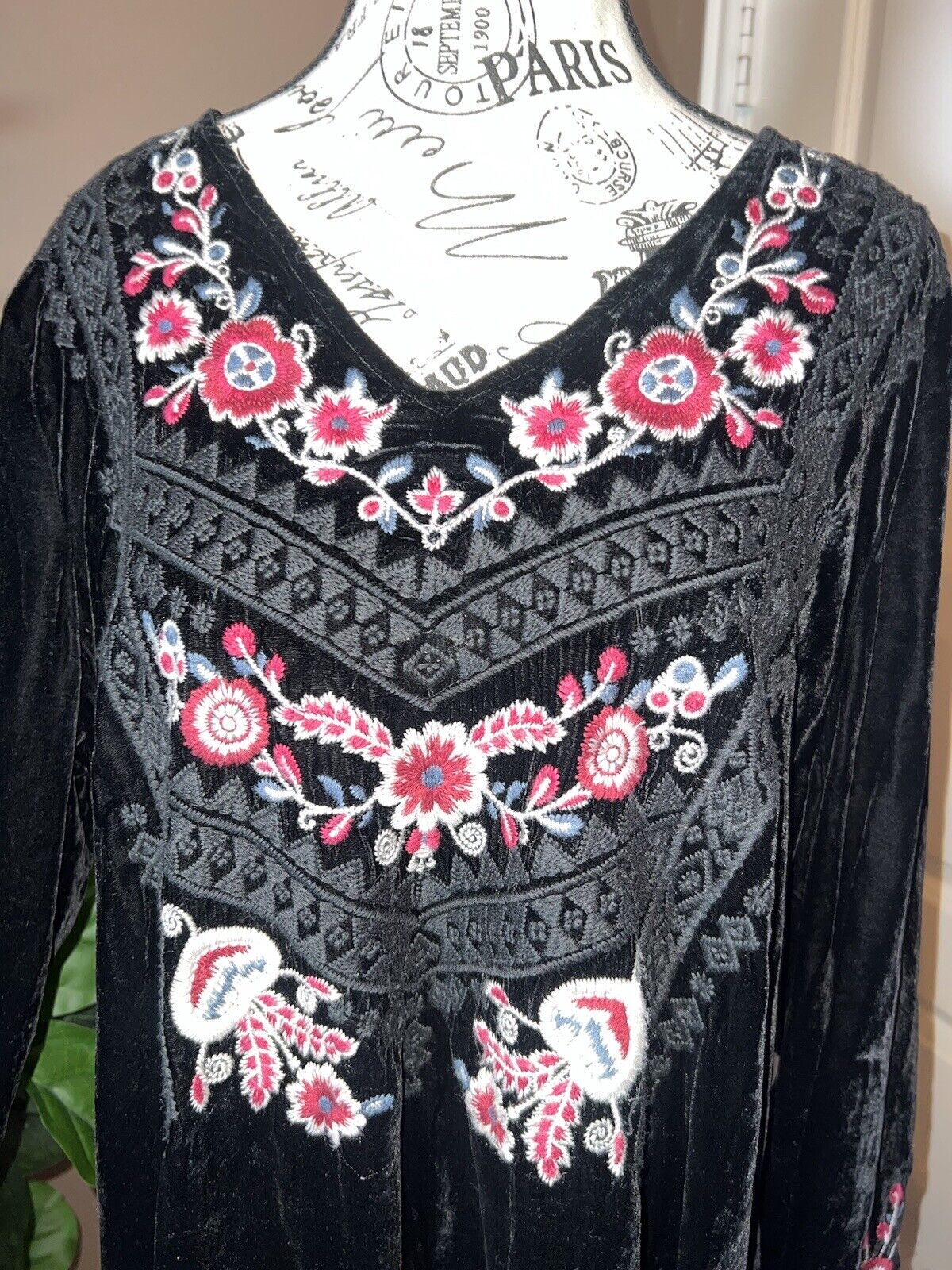 Johnny Was Black Velvet Heavily Embroidered Tunic Top Long Sleeve Sz XL 1XL 1X