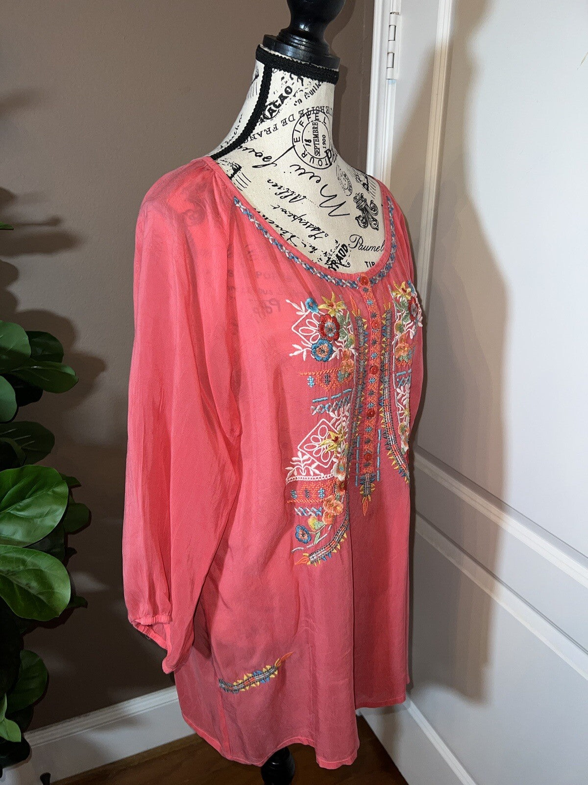 Johnny Was Sz XL Silky Soft Cool Pink Tunic Top Blouse Lightweight Embroidery Johnny Was
