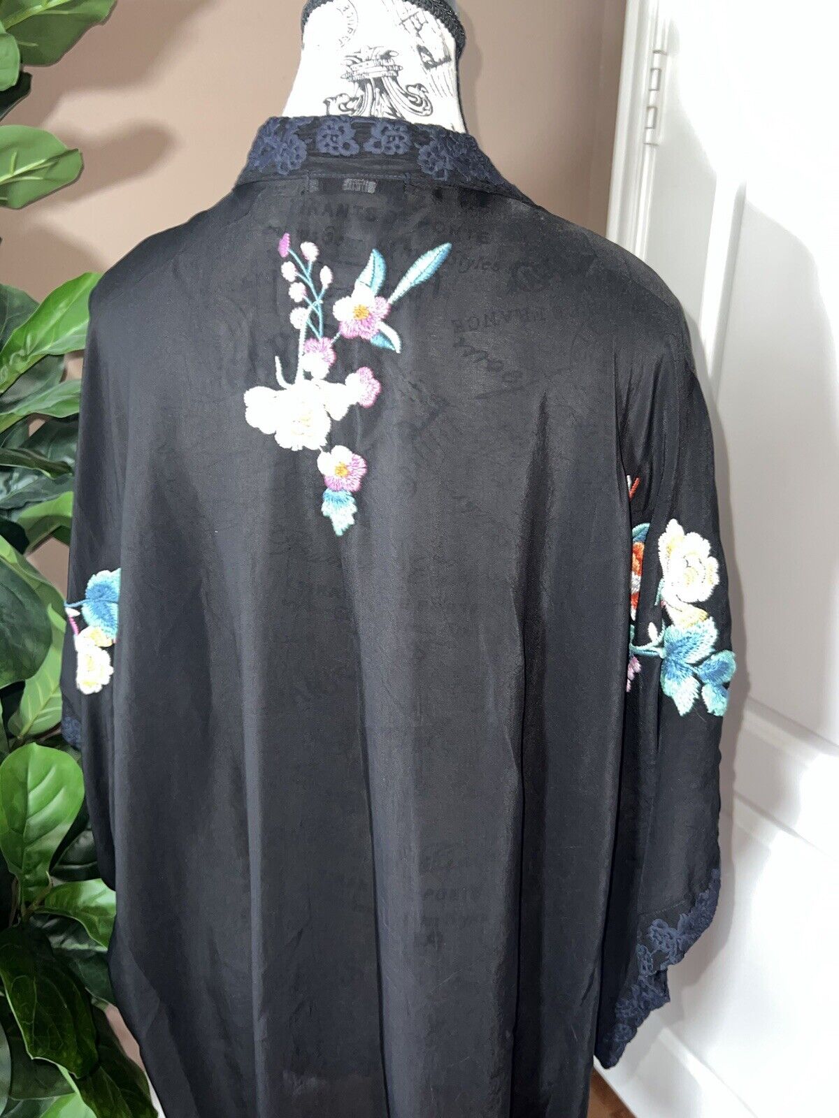 Johnny Was Silky Kimono W/ Embroidery & Flowers Sz XL 1X 1XL  Pockets