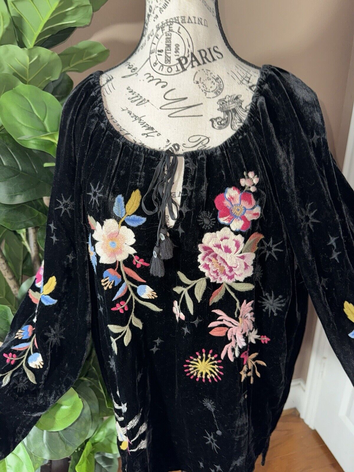 Johnny Was L Large Black Velvet Roses & Stars Embroidered Peasant Tunic Top