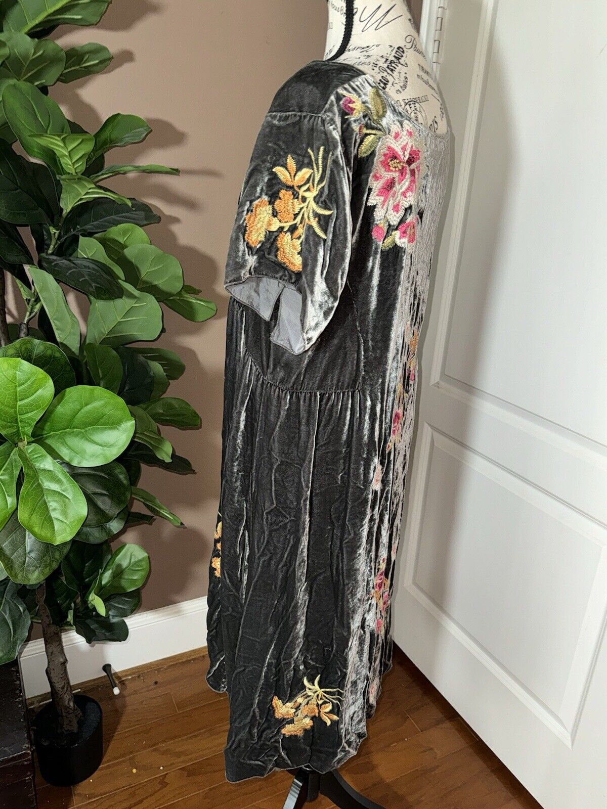 Johnny Was Sz L Large Midi Dress Grey Velvet Floral Asymmetrical Hem