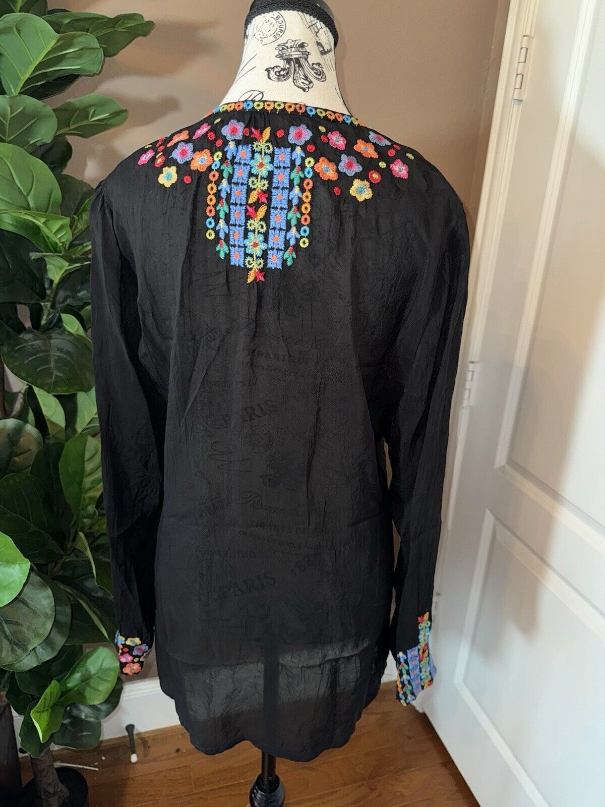 Johnny Was Silky Black Blouse Peasant Top Tunic Sz L Large Embroidered NICE