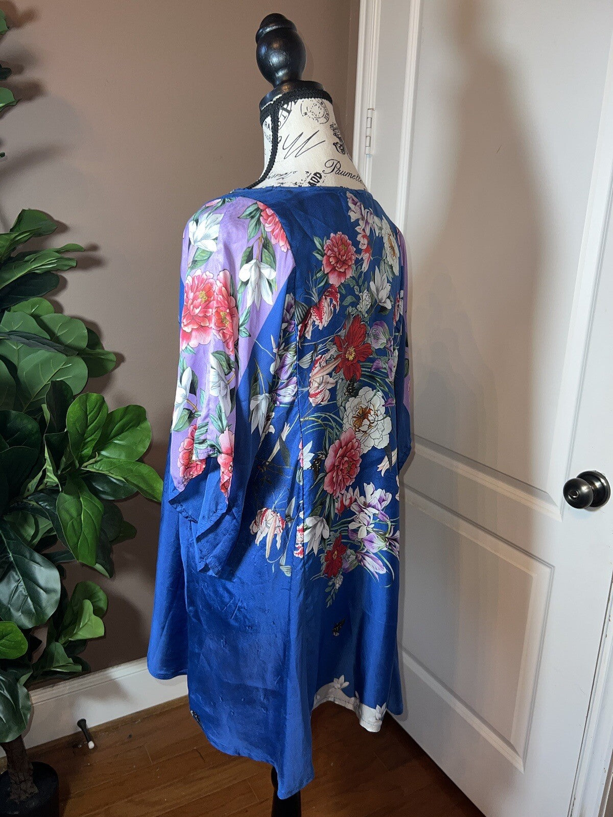 Johnny Was 100% Silk L Blue Tunic Top Cool Lightweight BOHO Flowers Butterflies Johnny Was