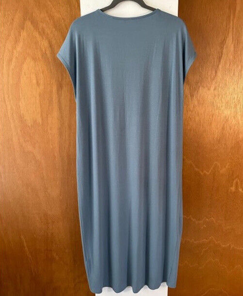 Eileen Fisher V Neck C/L  MIDI Dress Soft Blue Beautiful Sz M.