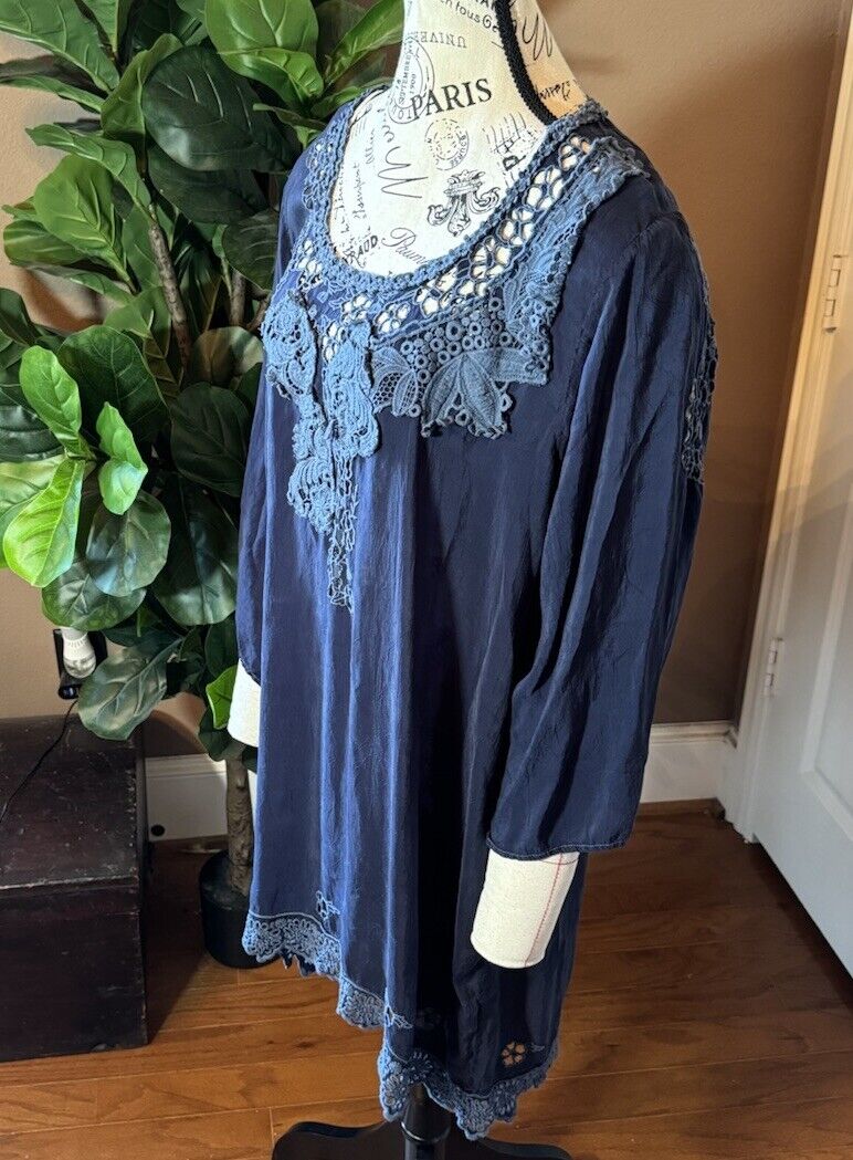 Johnny Was XL 1X Tunic Top Navy Blue Shirt Peasant Blouse Tonal Embroidery Lace