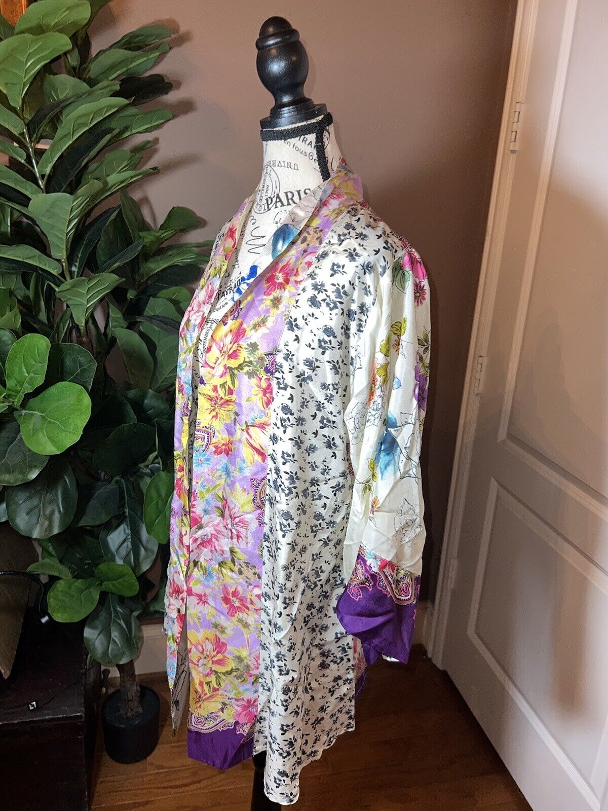 Johnny Was 100% Silk Kimono Wrap Lavender & Purple Trim M Medium Floral SPRING