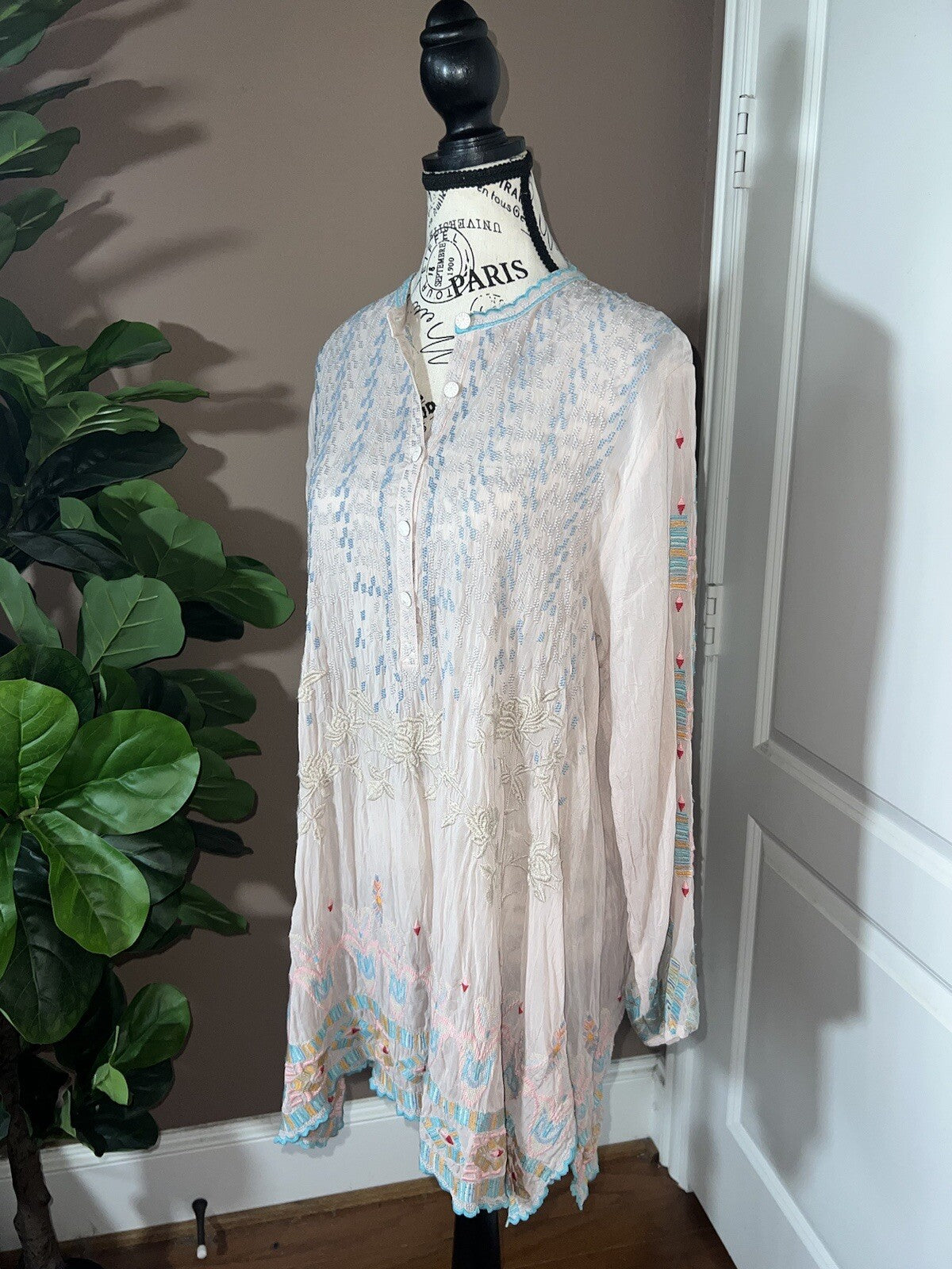 Johnny Was M Pale Pink Tunic Top Embroidered Silky Mini Dress Lightweight Cool Johnny Was