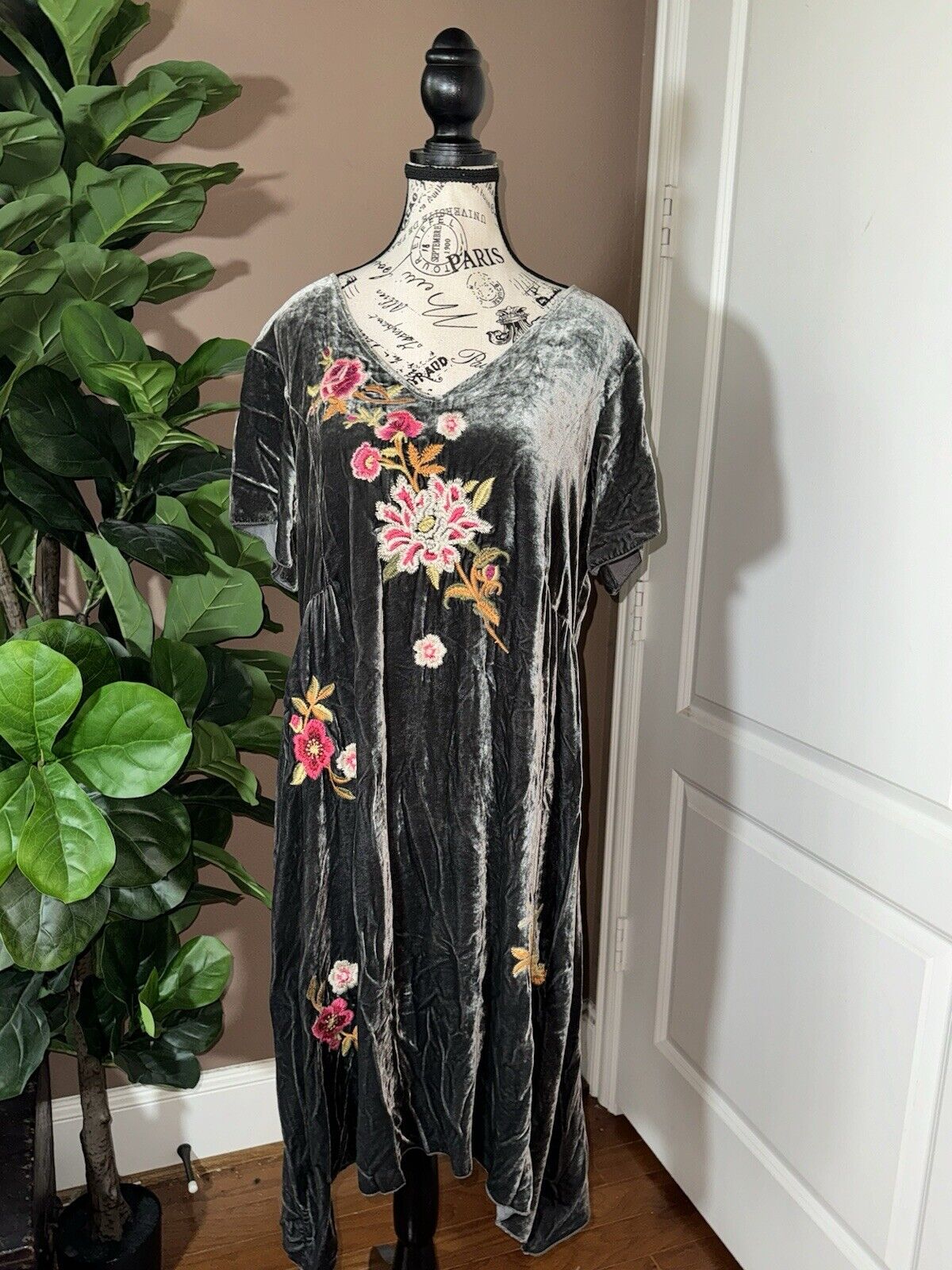 Johnny Was Sz L Large Midi Dress Grey Velvet Floral Asymmetrical Hem