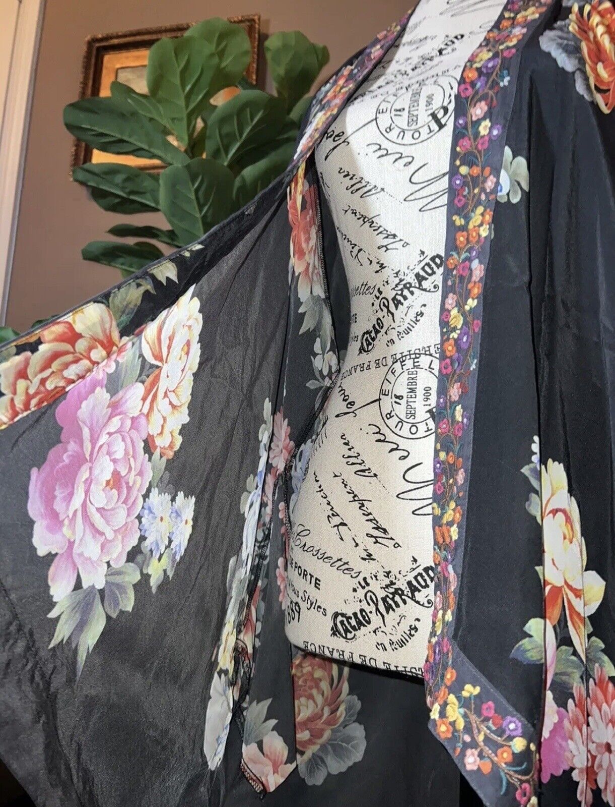 Johnny Was Silky Floral Kimono  1X 1XL XL Heavily Embroidered & Pockets