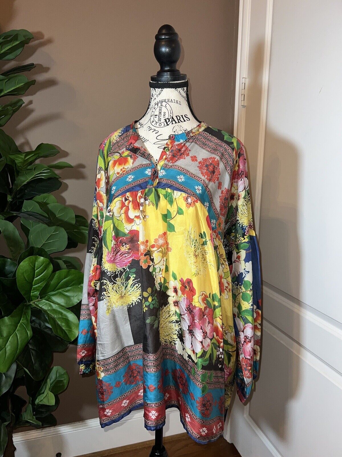 Johnny Was XL 1XL 1X 100% Silk Long Sleeve Tunic Top Kimono Vibrant Floral Color