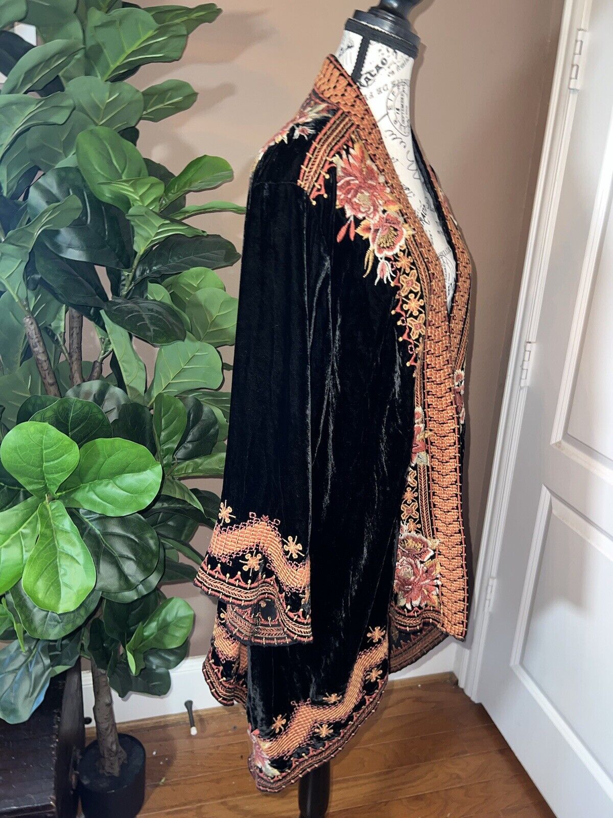 Johnny Was Black Velvet Embroidered Kimono Wrap Sz 1XL 1X XL Floral STUNNING