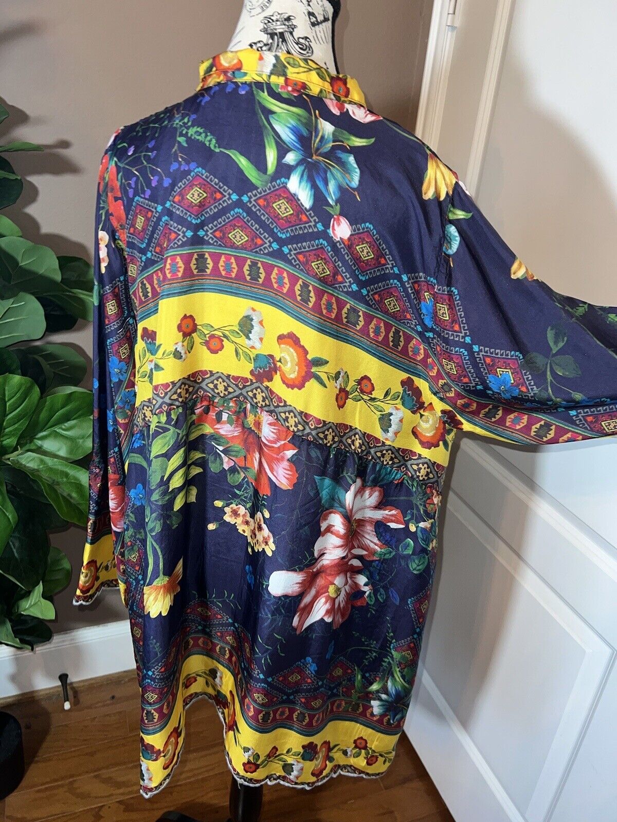 Johnny Was 100% Silk Tunic Top Scalloped Hem Jewel Tone XL 1X 1XL Floral