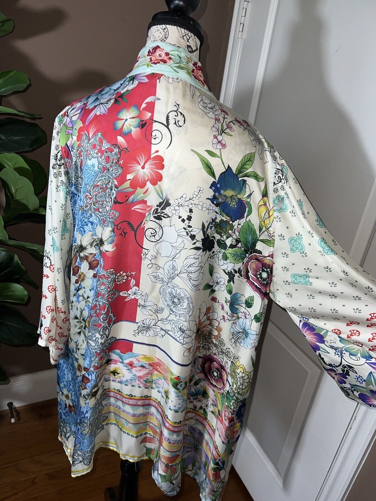 Johnny Was 100% Silk Kimono Sz L Large Gorgeous Embroidered Trim